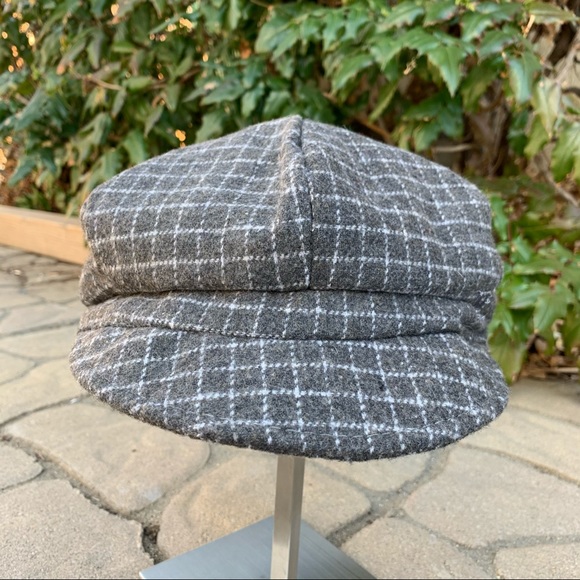 Men's Grey & White Checkered Newsboy Style Cap - Picture 2 of 8